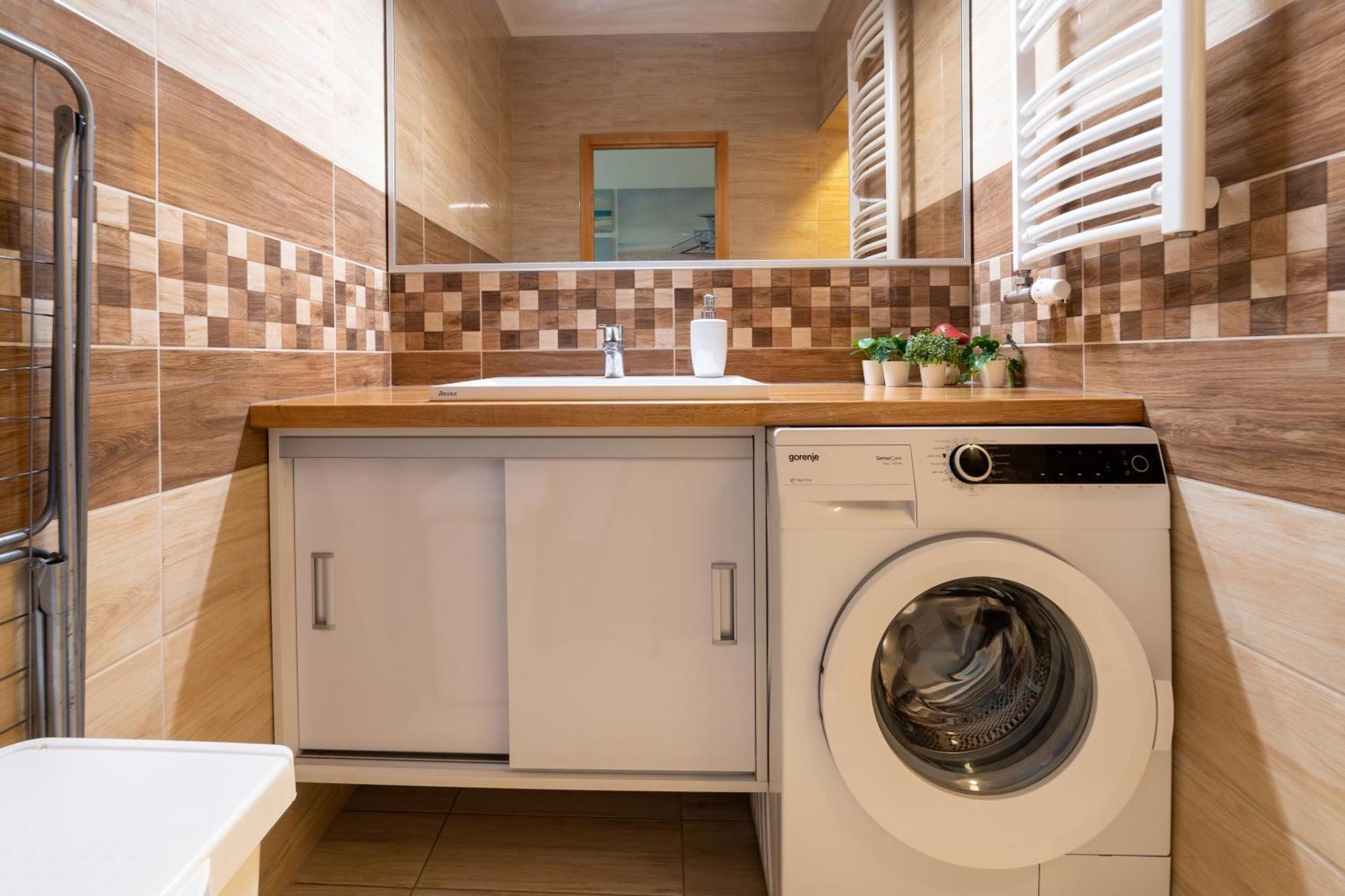 Comfort 14 -- Stylish City Apartment Netflix, Wi-Fi & Parking 미슈콜츠 외부 사진