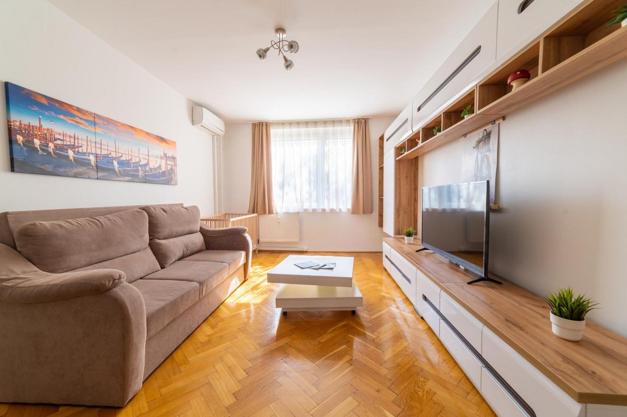 Comfort 14 -- Stylish City Apartment Netflix, Wi-Fi & Parking 미슈콜츠 외부 사진
