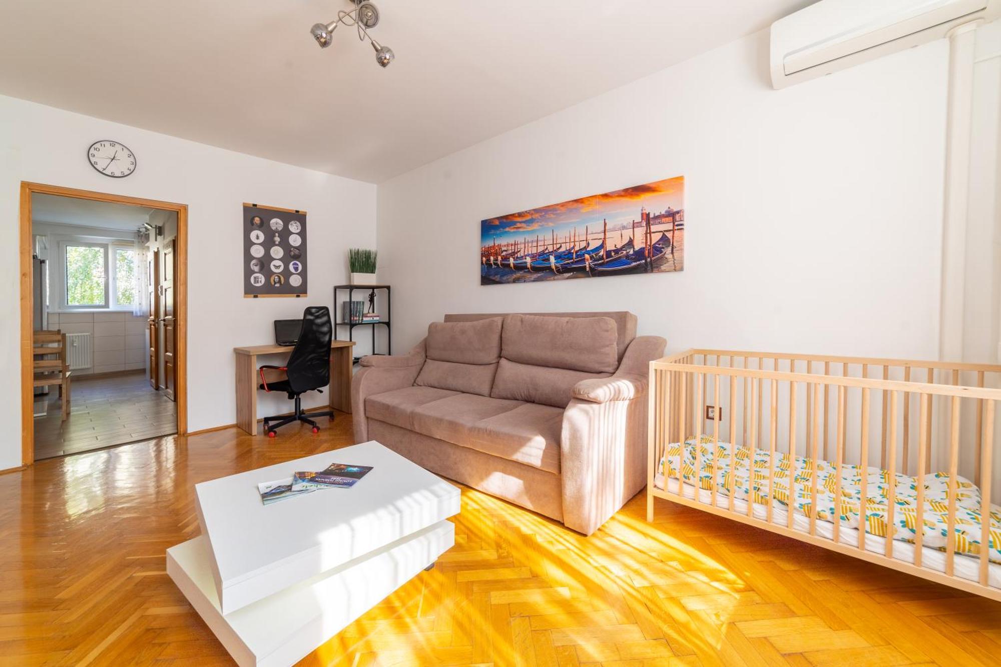 Comfort 14 -- Stylish City Apartment Netflix, Wi-Fi & Parking 미슈콜츠 외부 사진