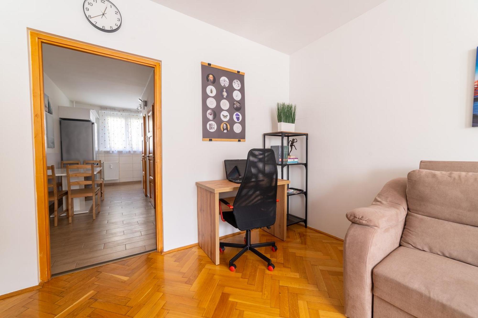 Comfort 14 -- Stylish City Apartment Netflix, Wi-Fi & Parking 미슈콜츠 외부 사진